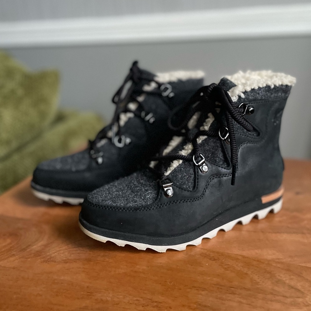 Sorel Waterproof Lace-Up Winter Boots Sneakchic Alpine Sherpa Lined Women’s 5